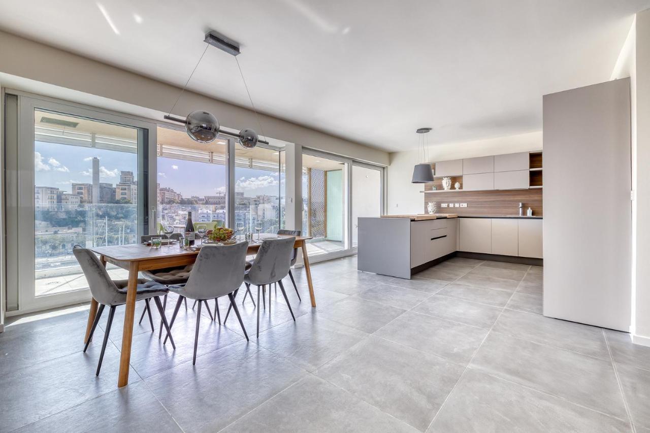 Stunning 3Br Apartment With Marina Views Ta Xbiex Extérieur photo